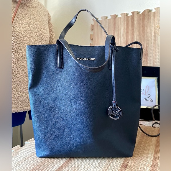 SOLD OUT - Picture 3 of 8